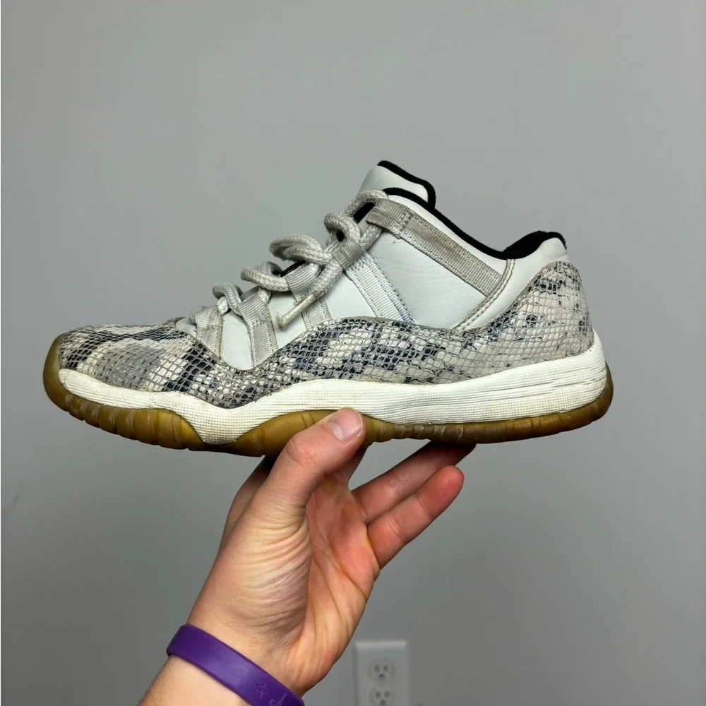 Nike Air‎ Jordan 11 XI Retro Low Light Bone Snakeskin Size 6.5Y Sneakers